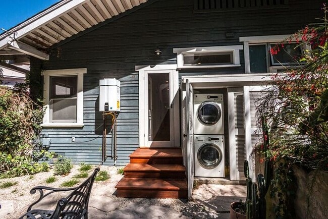Building Photo - Recenty Updated 1916 California Bungalow f...