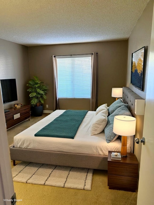 Building Photo - Ground Floor 2bed Condo w/ attached garage