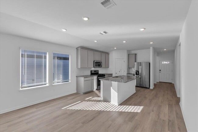 Building Photo - 5009 Hazelnut Ln