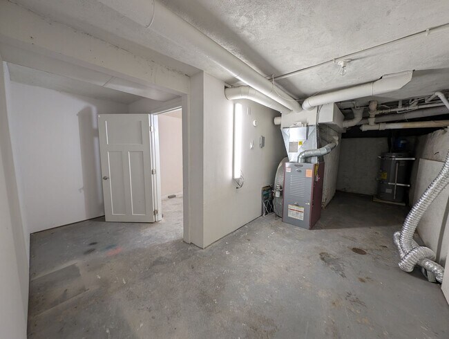 Building Photo - Updated 3 Bedroom Charmer in the Heart of ...