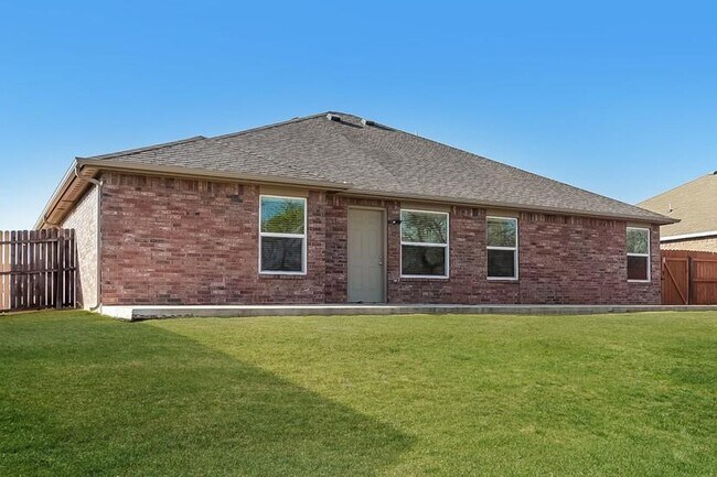 Building Photo - 2110 Bradford Ln