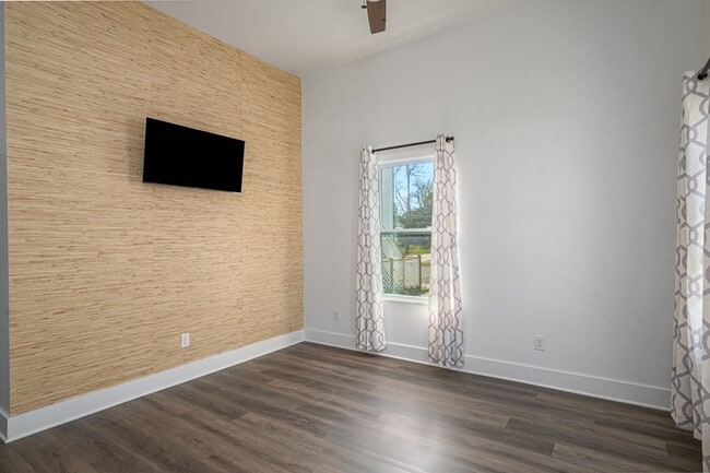 Building Photo - 637 E Anderson St