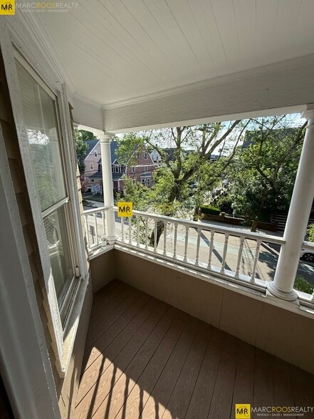 Building Photo - 68 Willow Ave