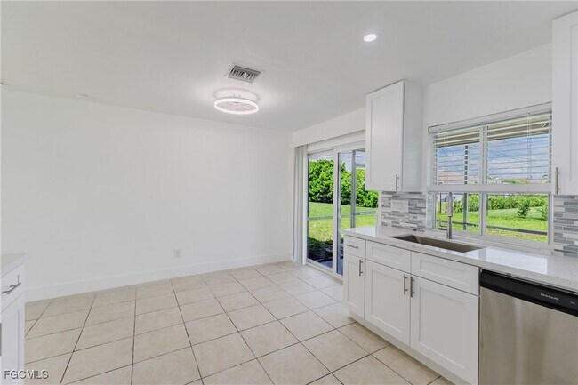 Building Photo - 1917 Cape Coral Pkwy W