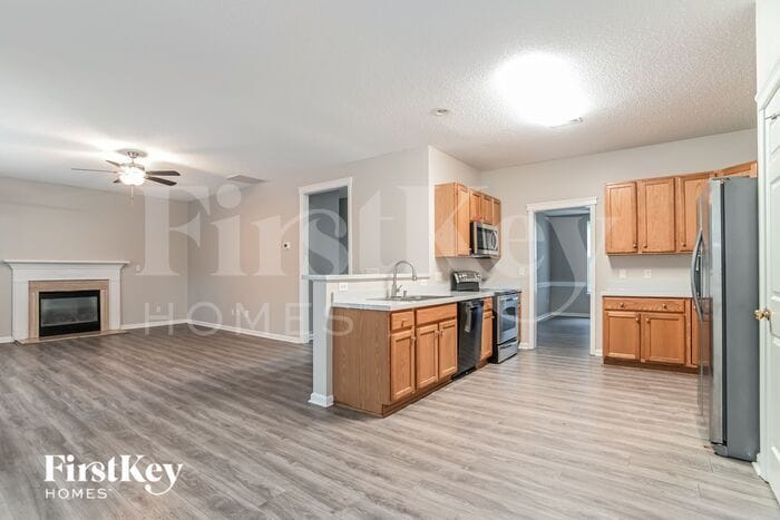 Building Photo - 12105 Mountainside Ln