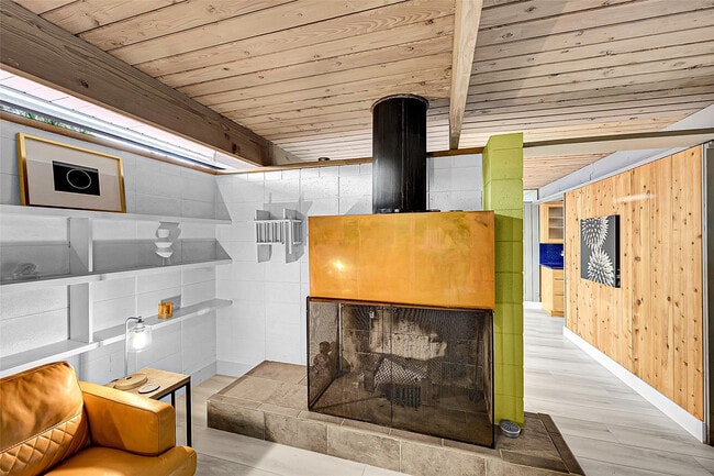 Building Photo - 234 Pine Ave