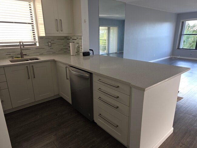 Building Photo - 2312 S Cypress Bend Dr