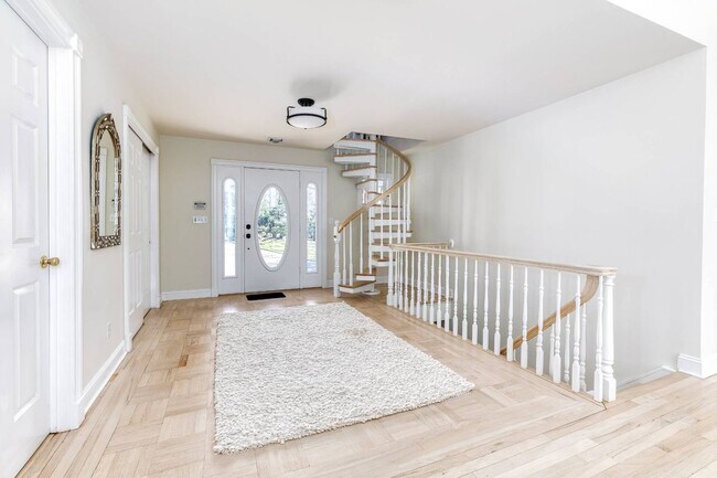 Building Photo - 6 Little Ct