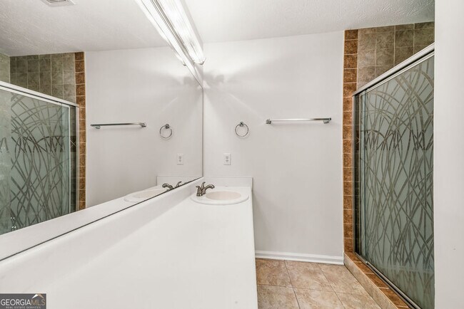 Building Photo - 3940 Hubert Dr