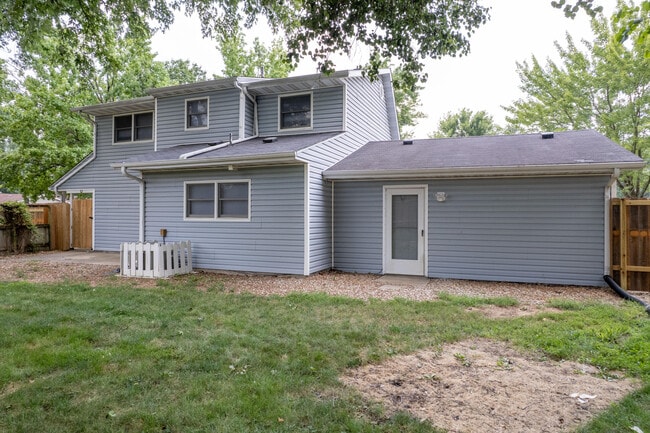 Building Photo - 2701 Poppy Way