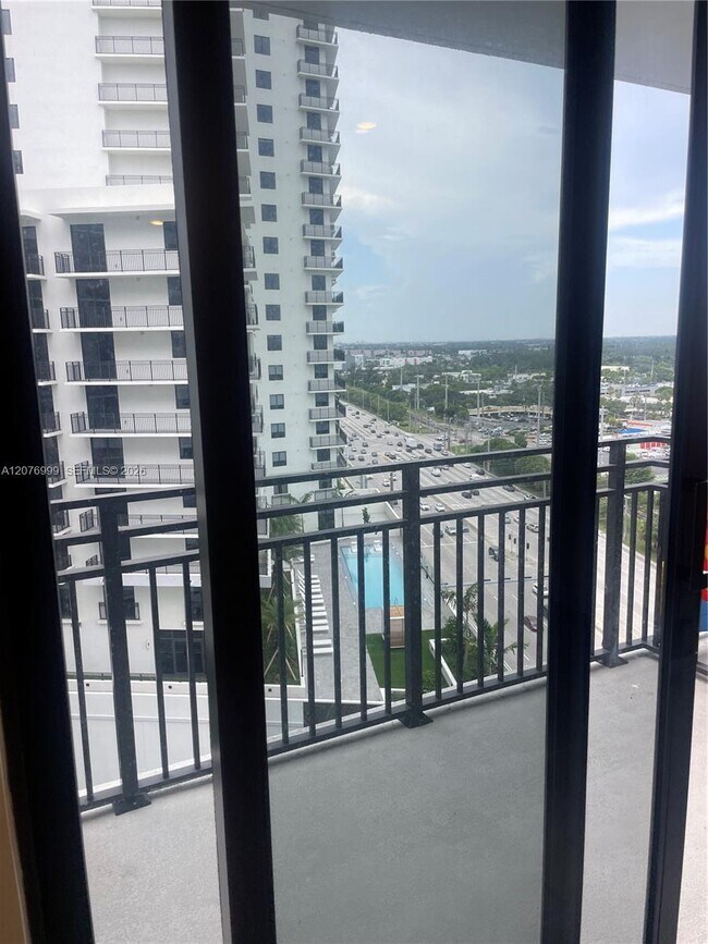 Building Photo - 16395 Biscayne Blvd