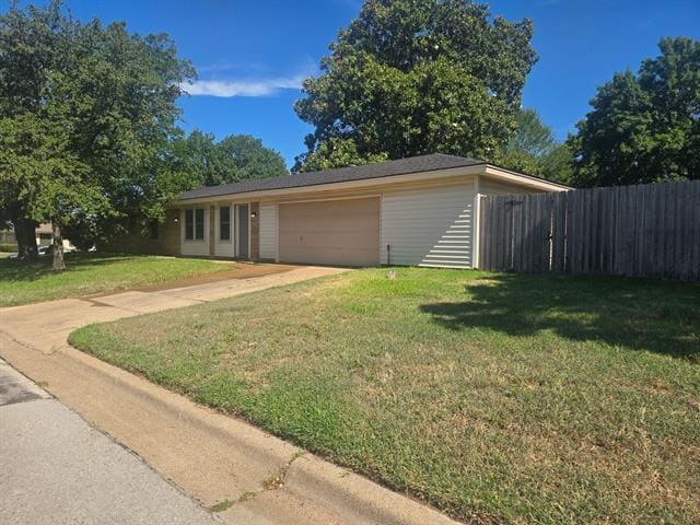 Building Photo - 1911 Green Meadow Ct