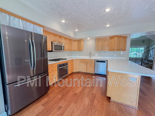 Building Photo - 499 N 200 W