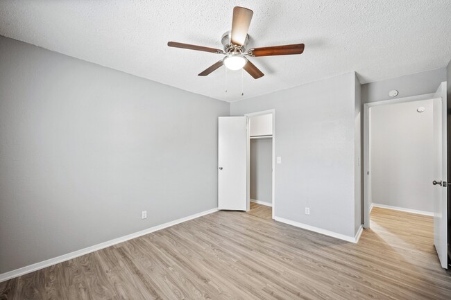 Building Photo - Breezeway Townhomes