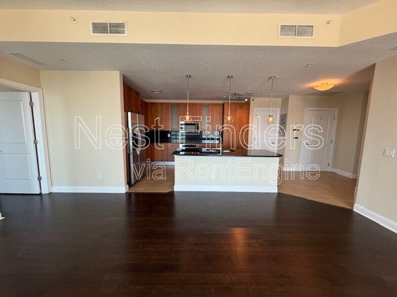 Building Photo - 1431 Ztp - Riverplace