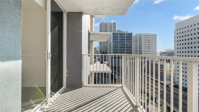 Building Photo - 850 N Miami Ave