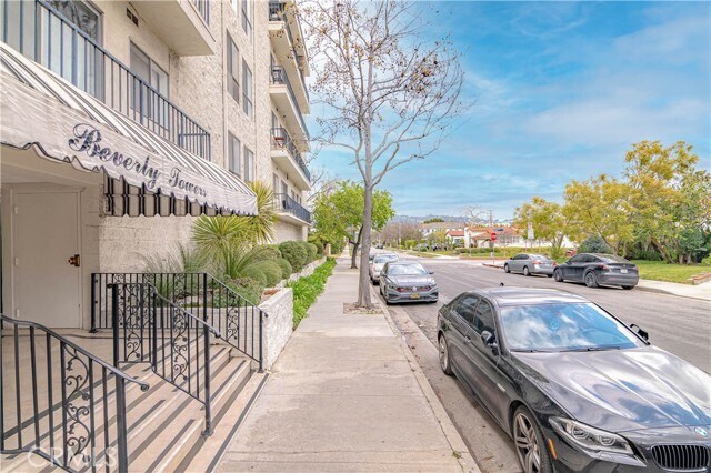 Building Photo - 1115 S Elm Dr