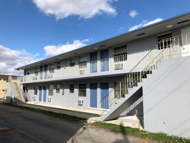 Building Photo - 1135 W 28th St