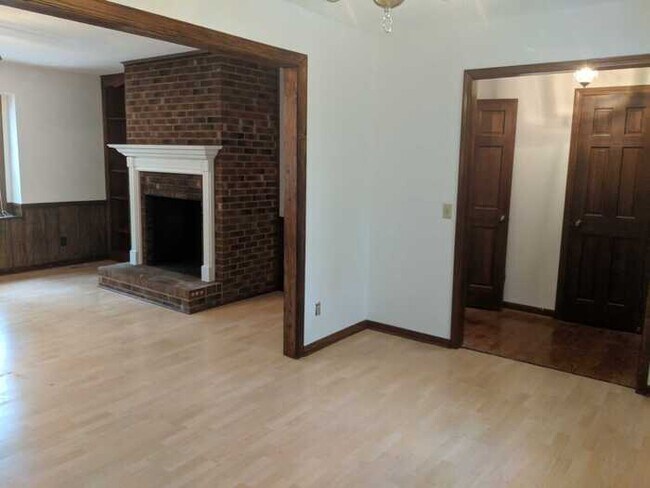 Building Photo - 144 Fern Forest Dr