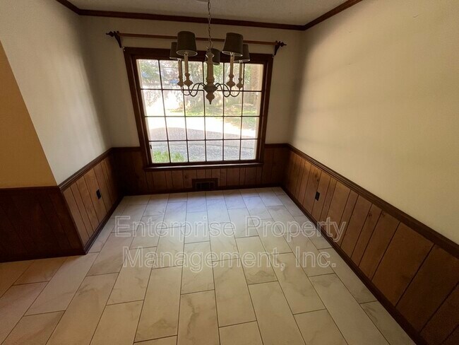 Building Photo - 7000 Loddon Cove