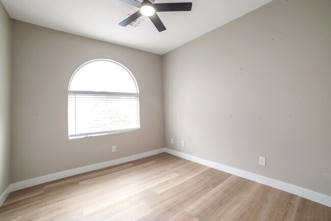 Building Photo - 7129 Bocaire Dr