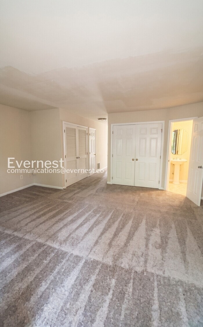 Building Photo - 13422 Burrough Farm Dr