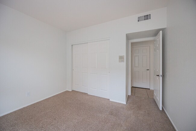 Building Photo - 11121 W Sunflower Pl