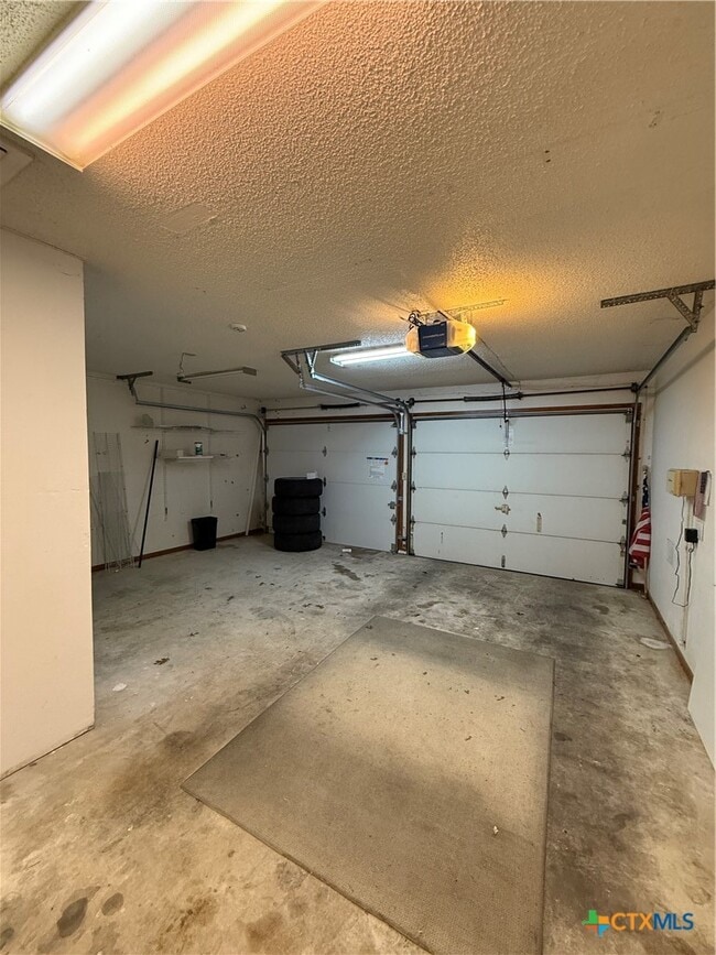 Building Photo - 1211 Clearwater Dr