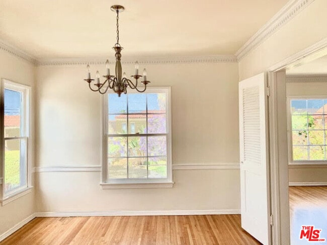 Building Photo - 356 S La Jolla Ave