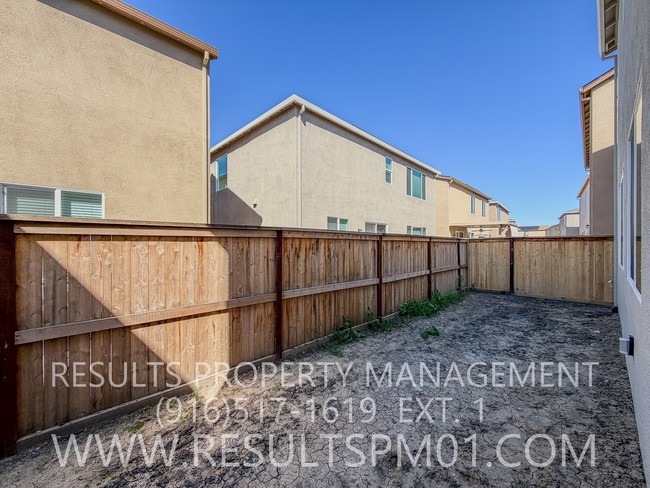 Building Photo - Brand new 3 Bedroom home. Wonderful amenities!