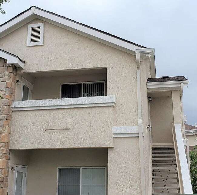 Building Photo - Upper-level condo $400 OFF FIRST MONTH!
