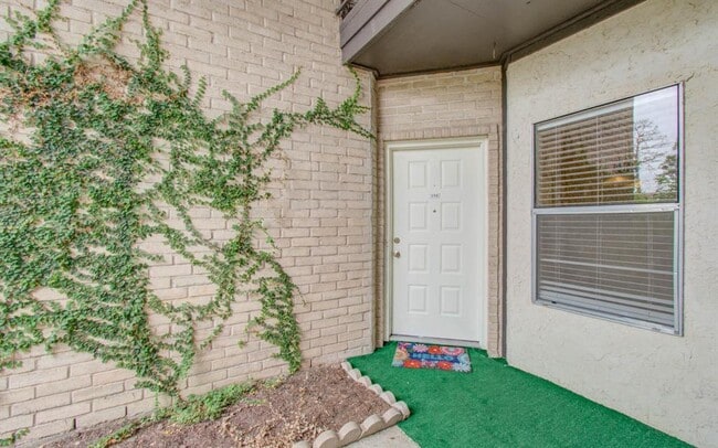 Building Photo - 2021 Spenwick Dr