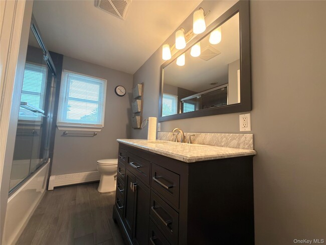 Building Photo - 16 James St