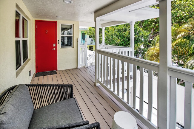 Building Photo - 211 SE 16th Ave