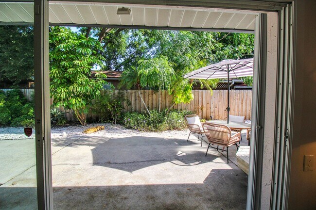 Building Photo - West of Trail Mid-Century Gem with New Designer Kitchen & Oversized Corner Lot