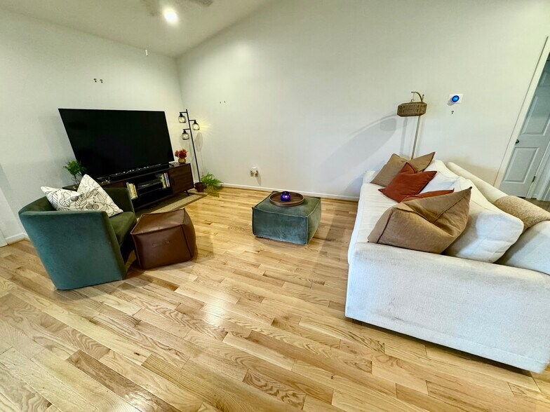 Building Photo - 1 Hillington Pl