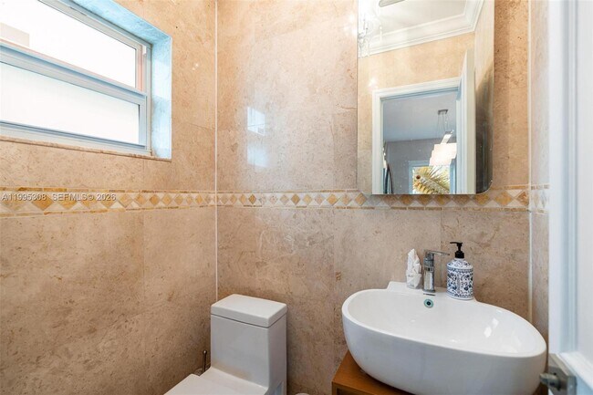 Building Photo - 1055 Stillwater Dr