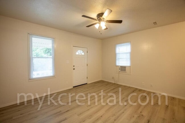 Building Photo - 711 Tenny Ave
