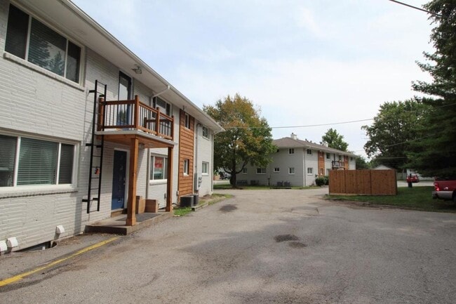 Building Photo - 6000 Metcalf Ln