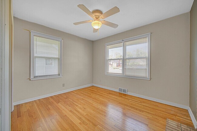 Building Photo - Charming Custom Home in Miller Beach!