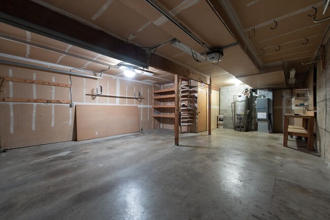 Building Photo - Spacious 4-Bedroom Home Offering Seamless ...