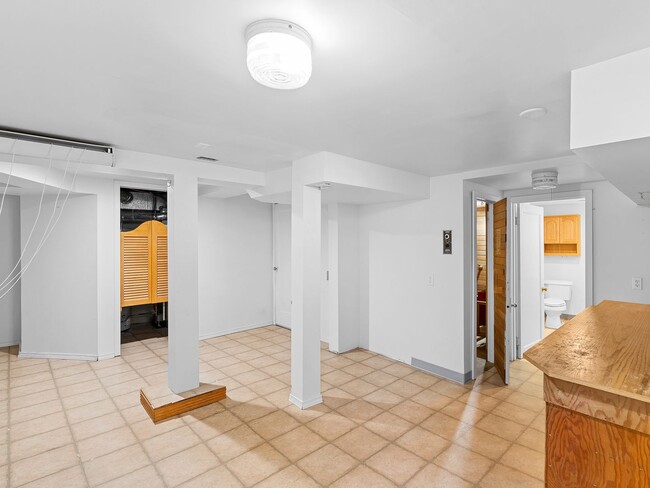 Building Photo - 9831 N Edison St