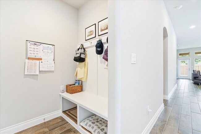 Building Photo - 217 Cherokee Rose Cir