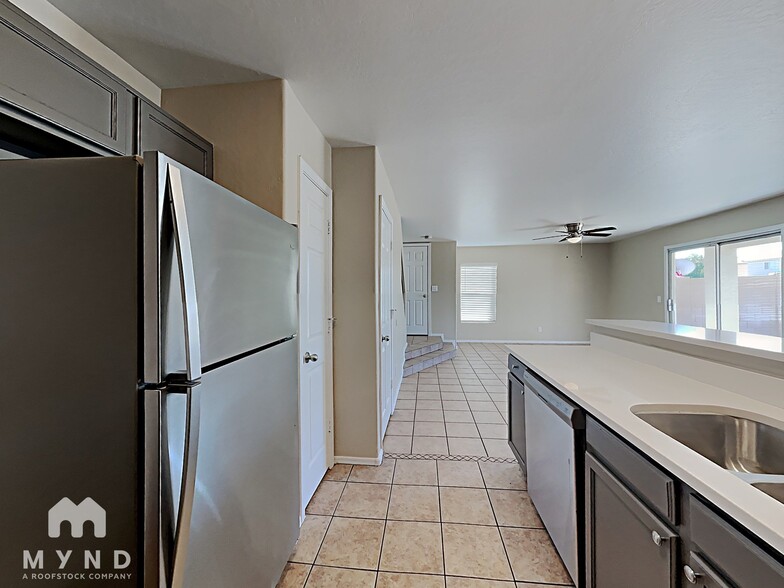 Building Photo - 12105 W Flores Dr