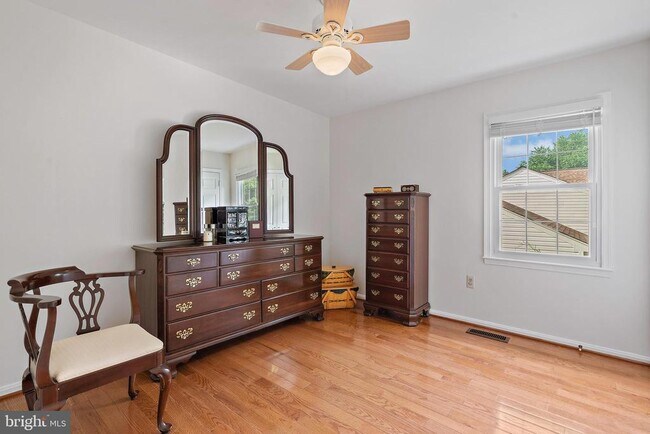 Building Photo - 1719 Larkmeade Dr