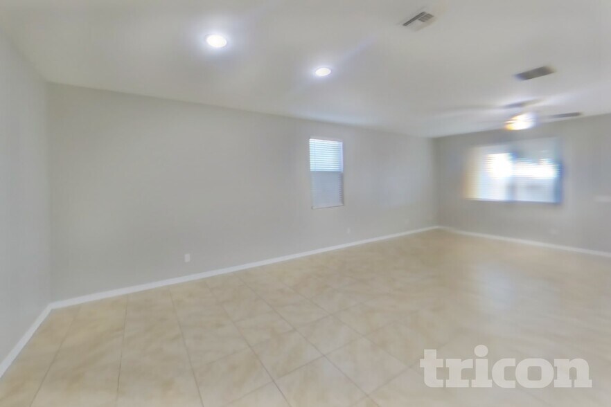 Building Photo - 34953 N Open Range Dr