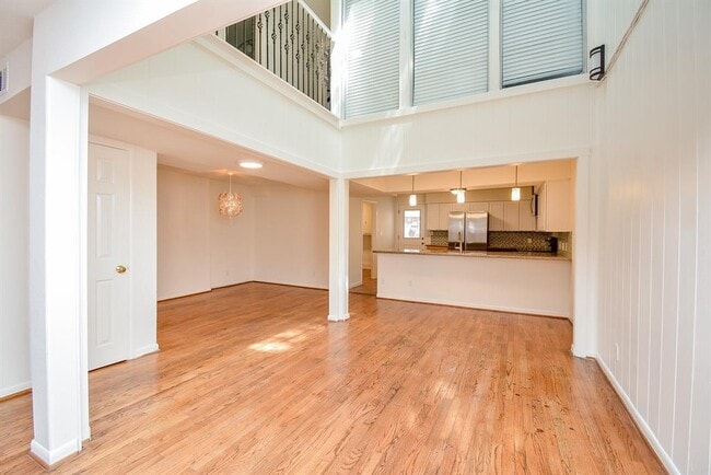 Building Photo - 917 S Ripple Creek Dr
