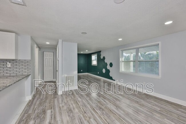 Building Photo - 12870 101st Way N