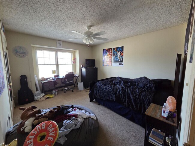 Building Photo - 2 Bed 2.5 Bath Condo