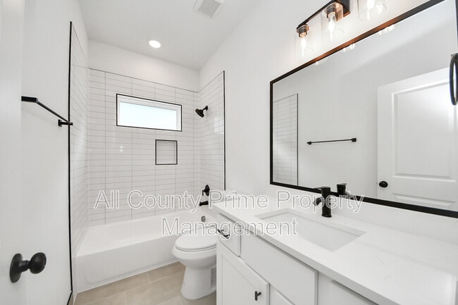 Building Photo - 2708 Bostic St